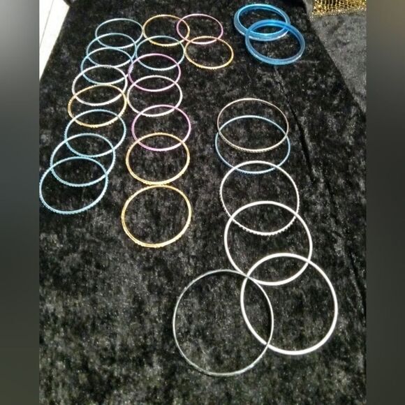  Lot Of Assorted Child Or Doll Sized Bangles - Picture 2 of 11